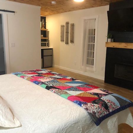 Raleigh Rooms & Taylor'S Crafts Extérieur photo