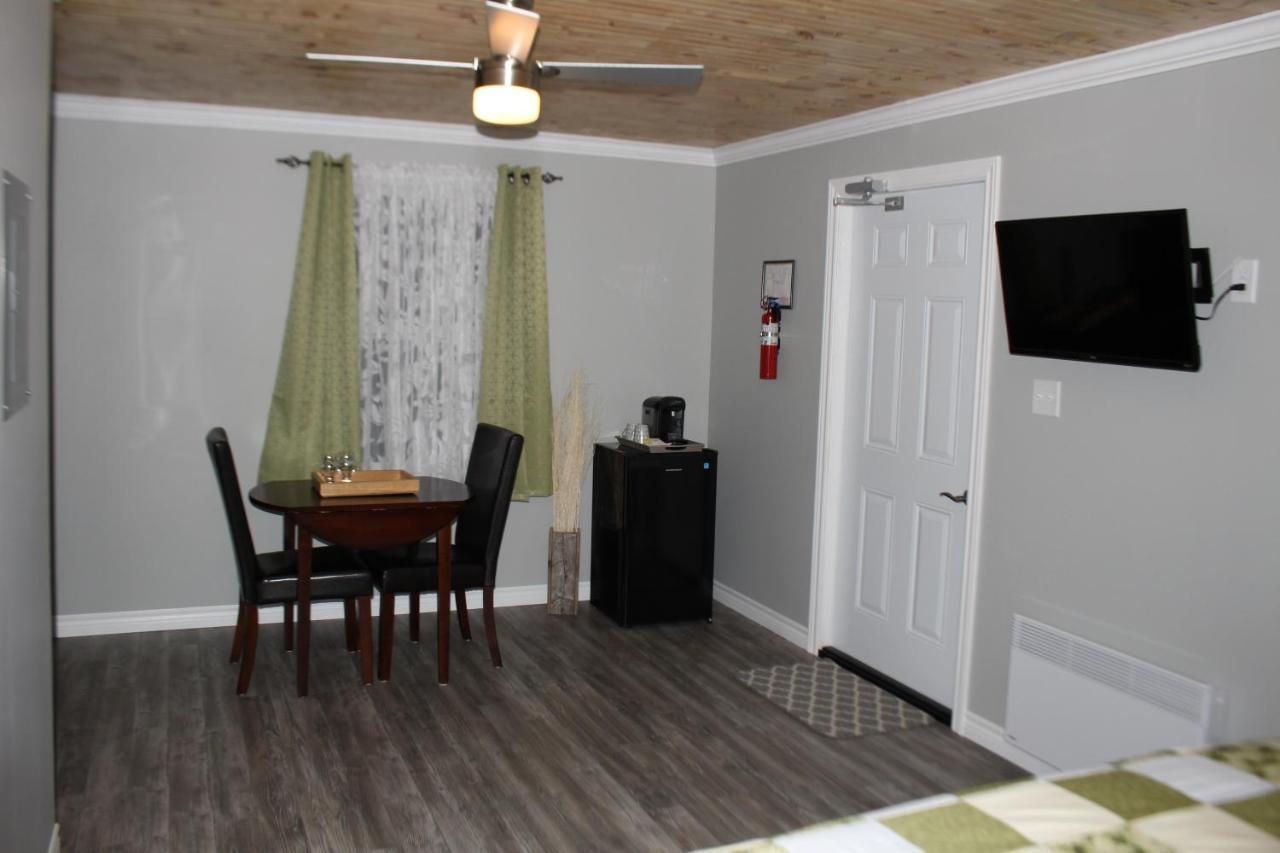 Raleigh Rooms & Taylor'S Crafts Extérieur photo